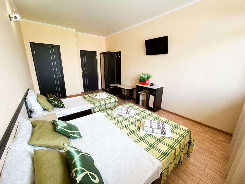 Отдых Гостевой дом Вива - 3-х местный номер