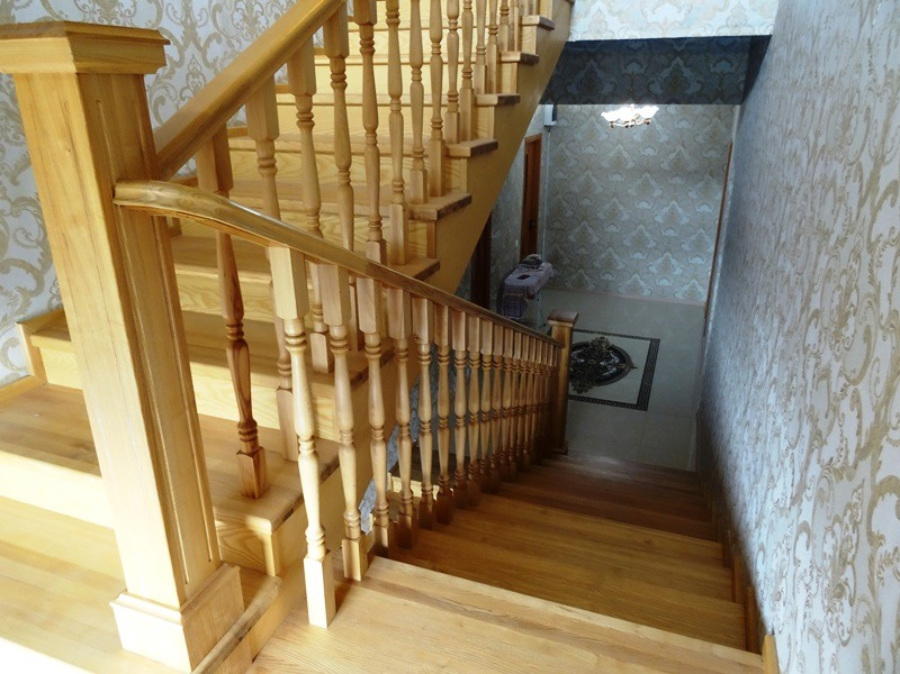 Отдых Гостевой дом Фортуна - Лестница в доме