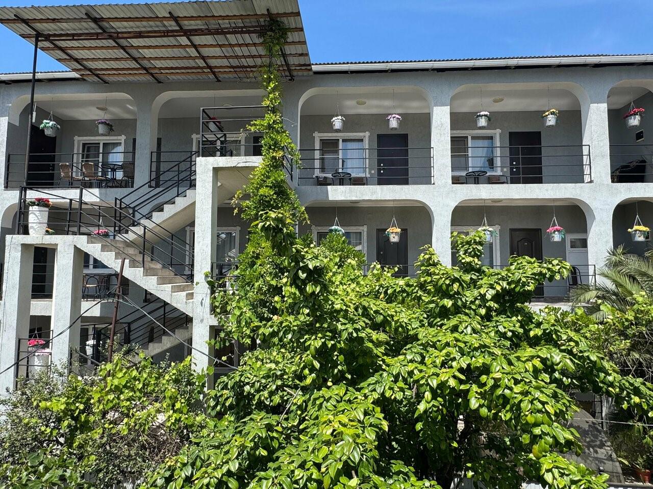 Отдых Гостевой дом Изумрудный - Фасад отеля, стандартные номера