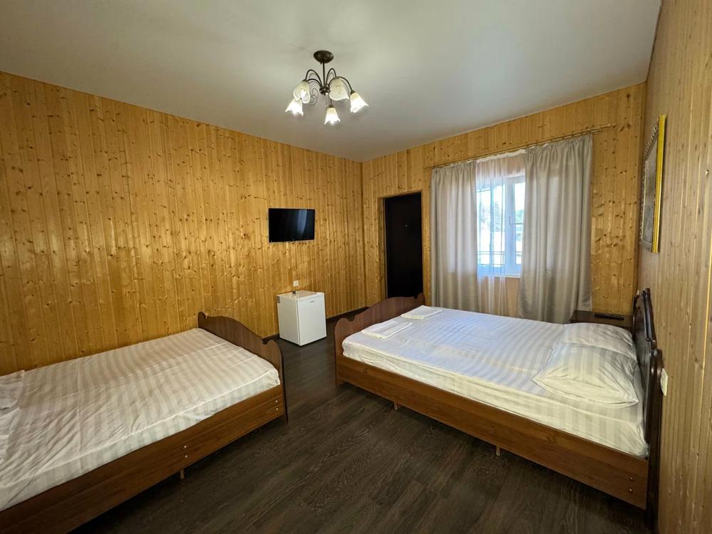 Отдых Гостевой дом Изумрудный - 3-х местный номер