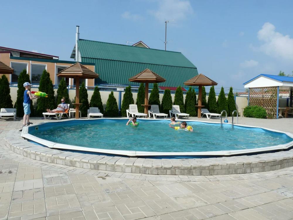Отдых Гостевой дом Дельфин - Бассейн