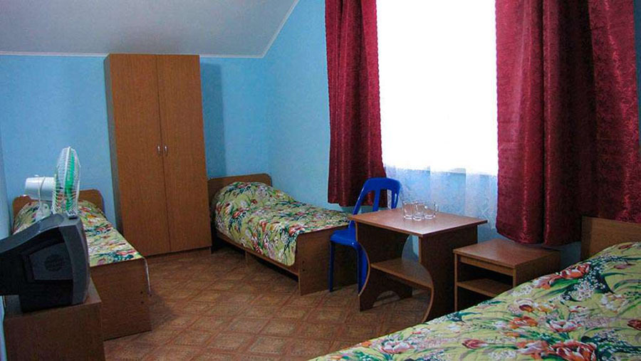 Отдых Отель На Гоголя - 3-х местный эконом (санузел на этаже на 3 номера)
