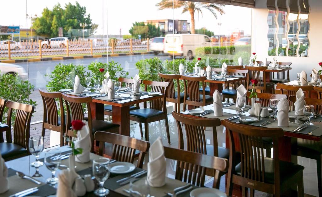 Отдых Отель Ramada Beach Hotel Ajman 4* - Ресторан