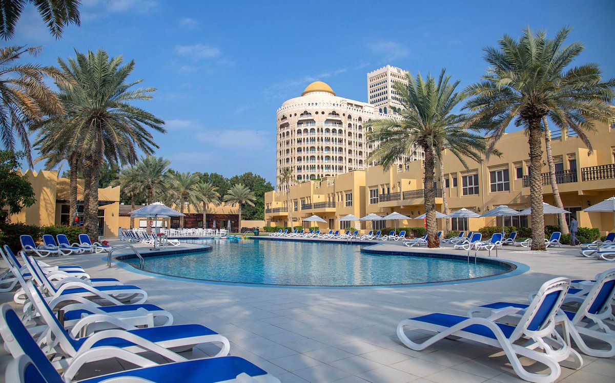 Отдых Отель Al Hamra Village Hotel 4* - Фасад отеля