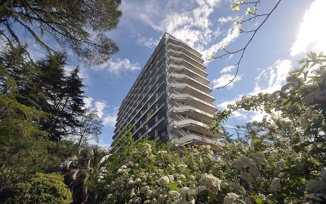 Отдых Отель МВО-Сухум Бриз - Фасад отеля