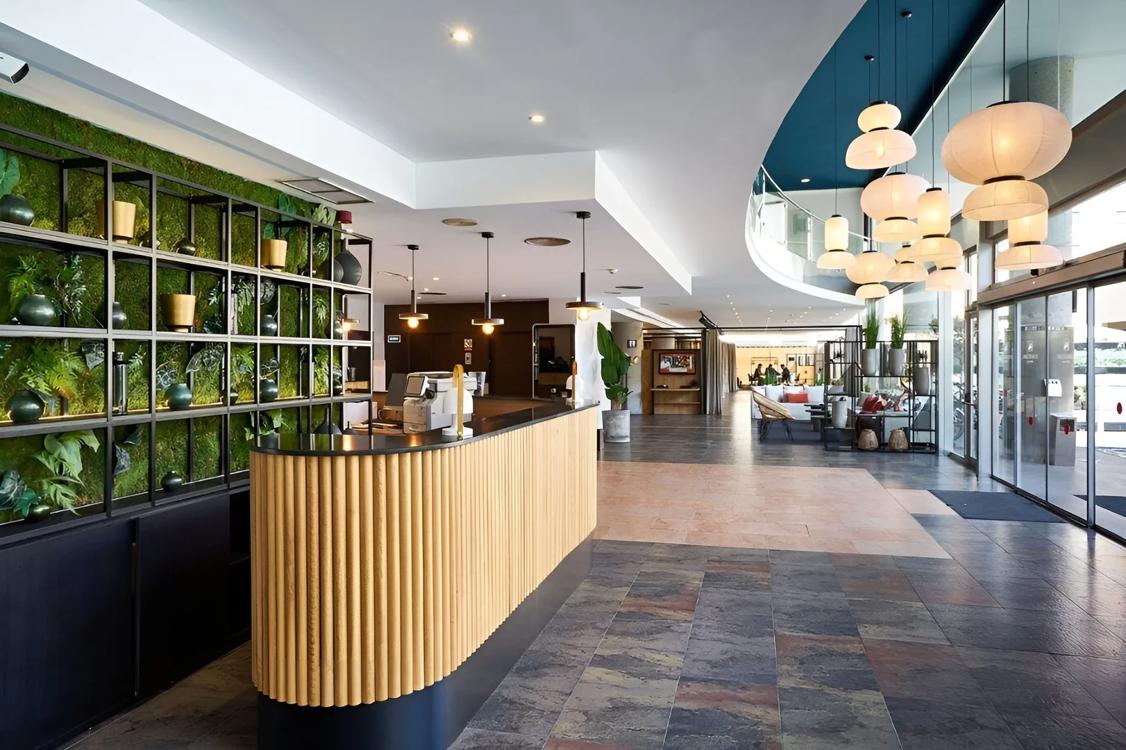 Отдых Отель Eurostars Malaga - Стойка регистрации, лобби