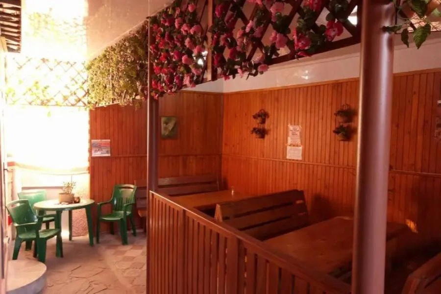 Отдых Гостевой дом На Комарова - Территория