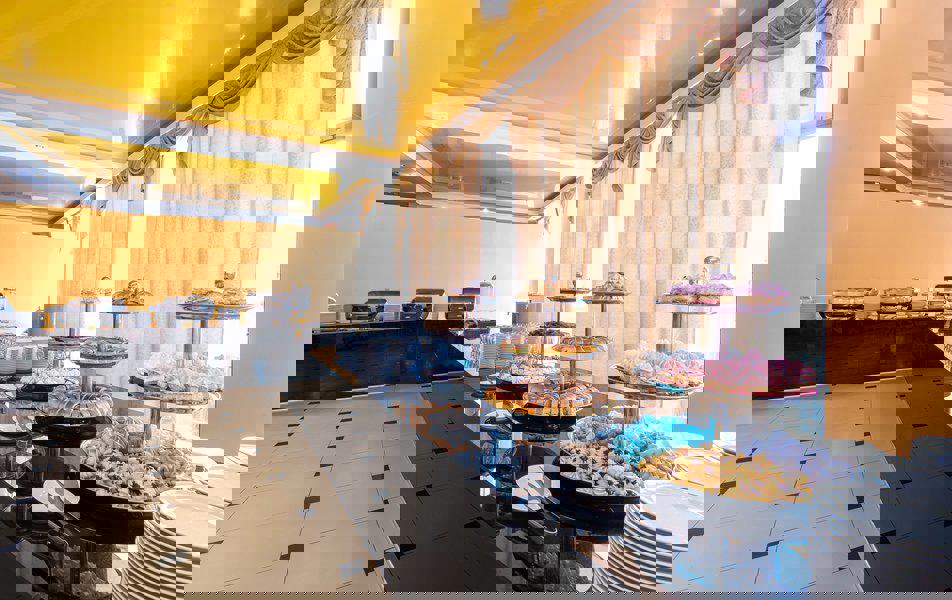 Отдых Отель Багрипш - Столовая, шведская линия