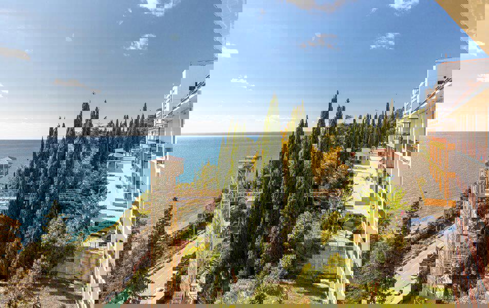 Отдых Отель Багрипш - Территория, панорамный лифт на пляж