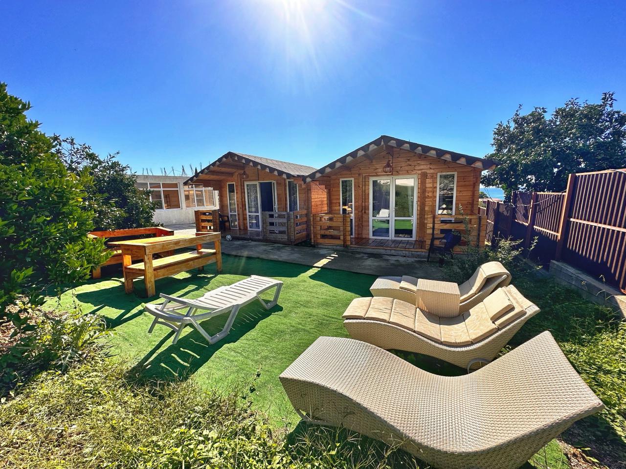 Отдых Гостевой дом Леон - Территория, гостевые домики