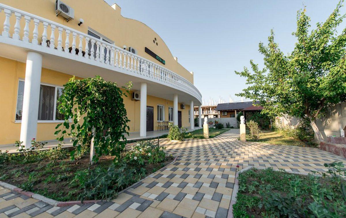 Отдых Отель Акрополь - Центральный вход