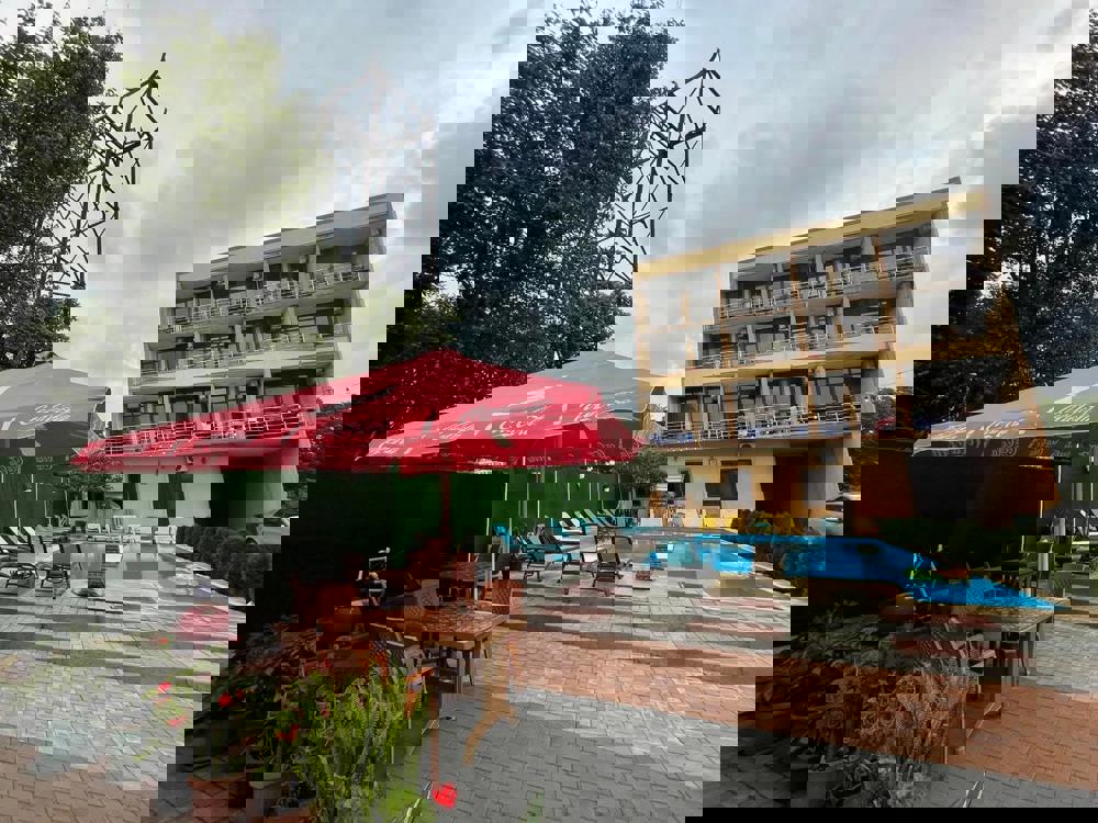 Отдых Отель Radiance - Внутренний двор и бассейн