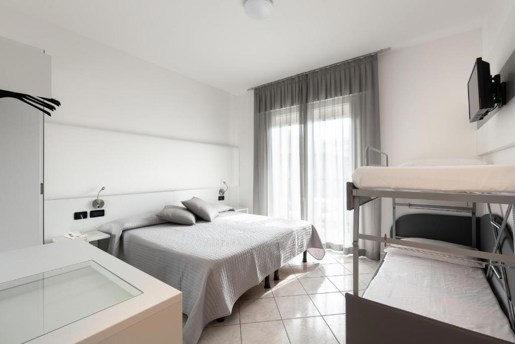 Отдых Отель Kennedy - 4-х местный номер