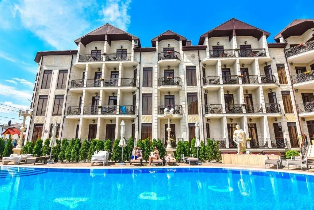 Отдых Отель Карс - Фасад отеля, бассейн
