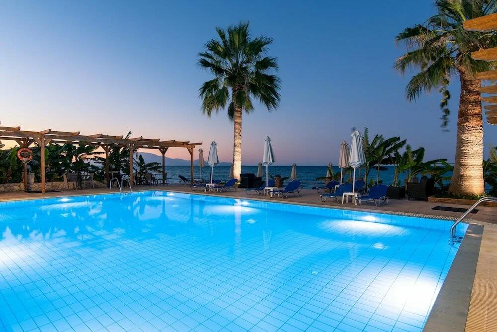 Отдых Отель Belussi Beach Hotel & Suites - Бассейн