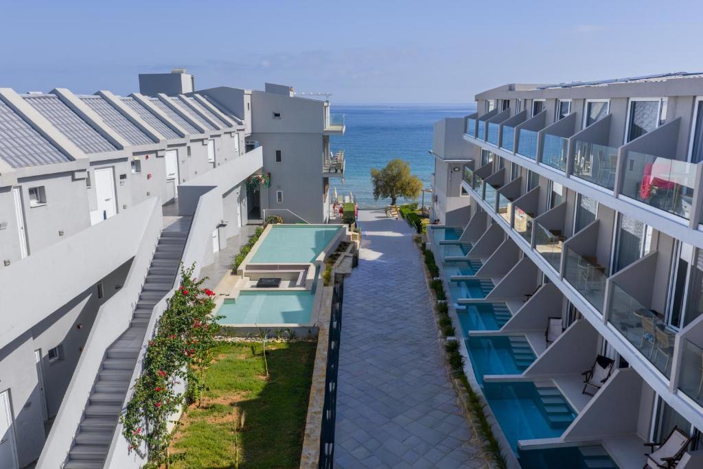 Отдых Отель Golden Coast Beachfront - Территория