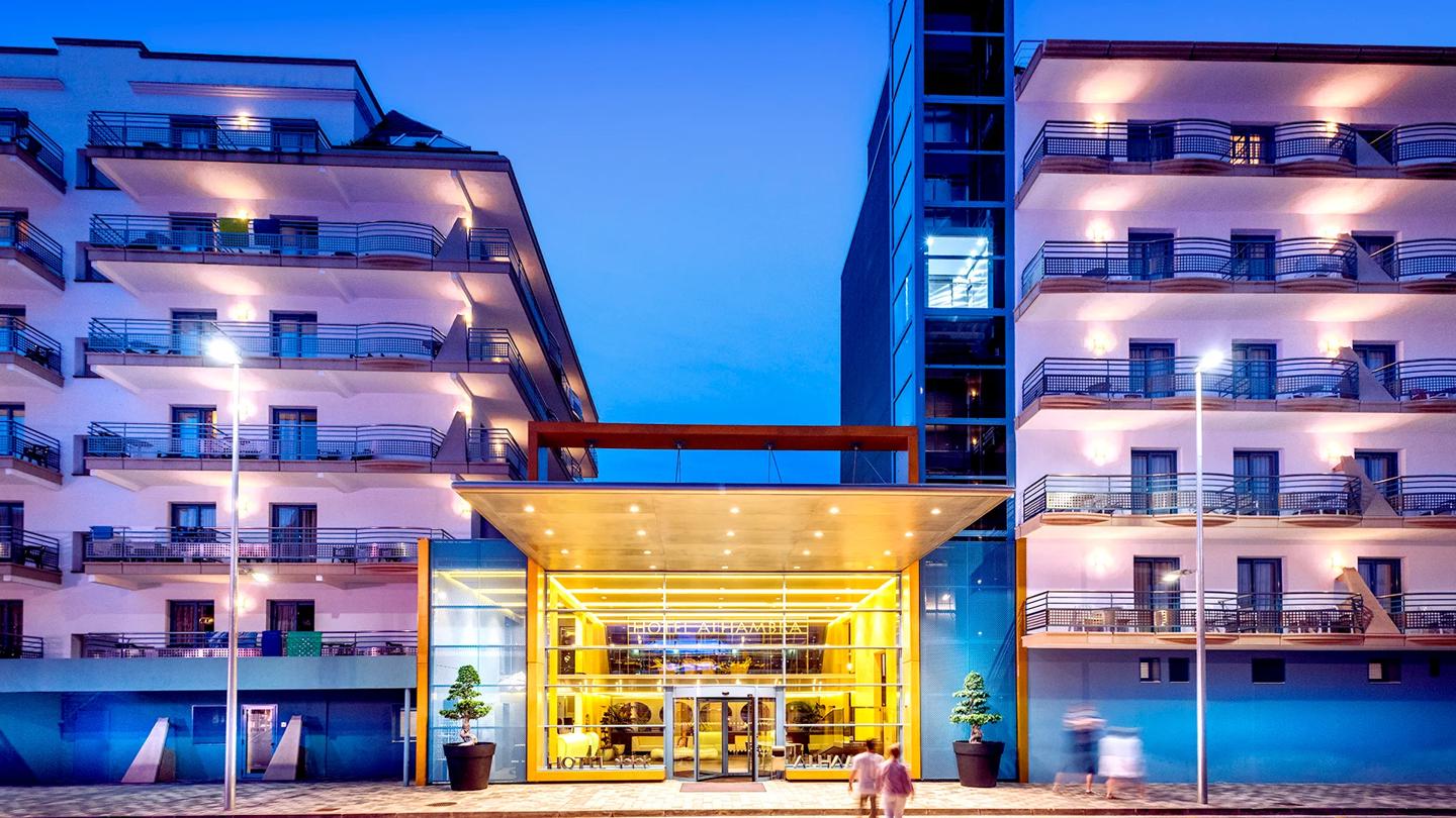 Отдых Отель Alhambra - Фасад отеля