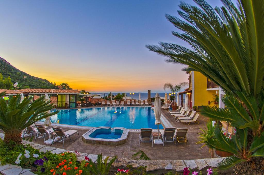 Отдых Отель Sea View Village - Бассейн