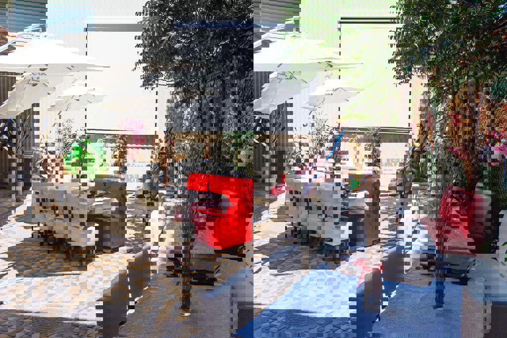 Отдых Гостевой дом Огни Ейска - Внутренний двор