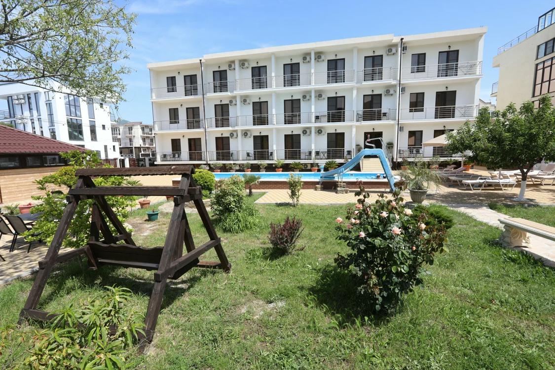 Отдых Гостевой дом Династия, корп. 2 - Территория