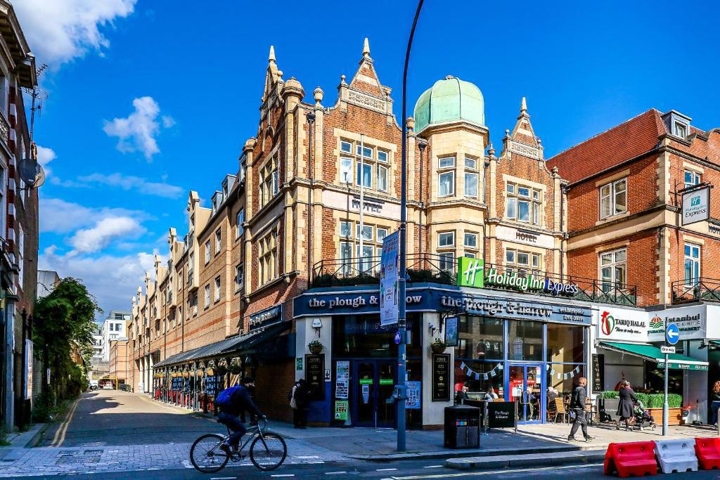 Отдых Отель Holiday Inn Express London-Hammersmith by IHG - Фасад отеля