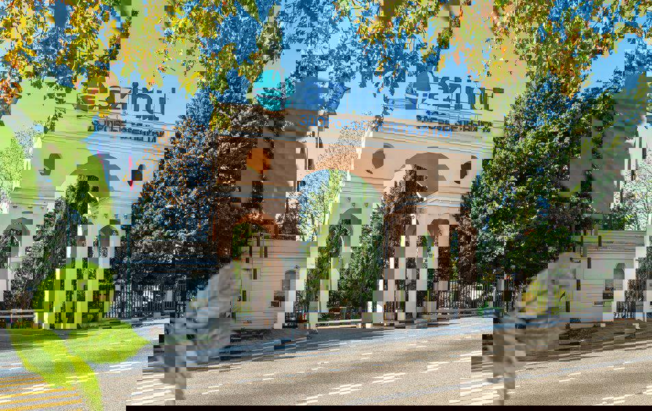 Отдых Санаторий Azimut Здоровье Зеленый Гай - Главный вход на территорию