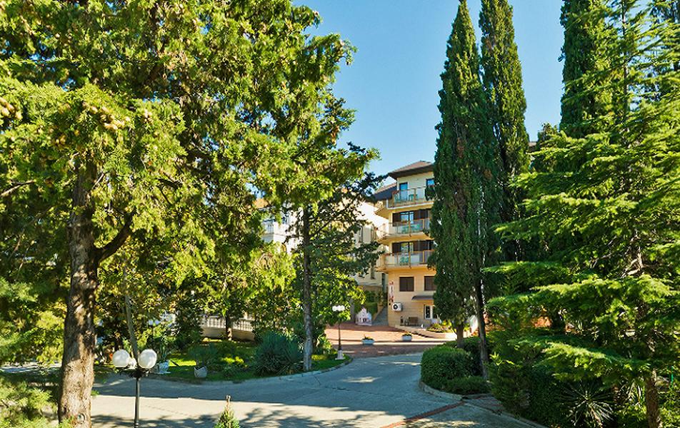 Отдых Санаторий Azimut Здоровье Зеленый Гай - Территория