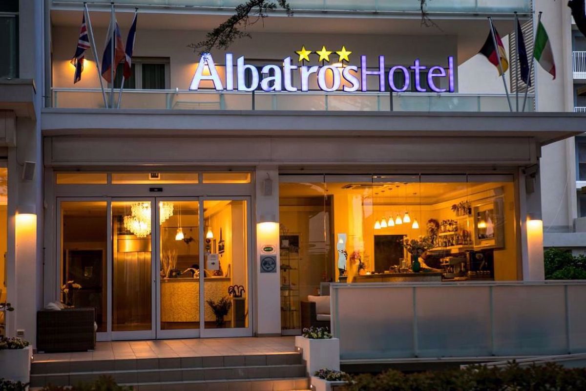 Отдых Отель Albatros - Фасад отеля