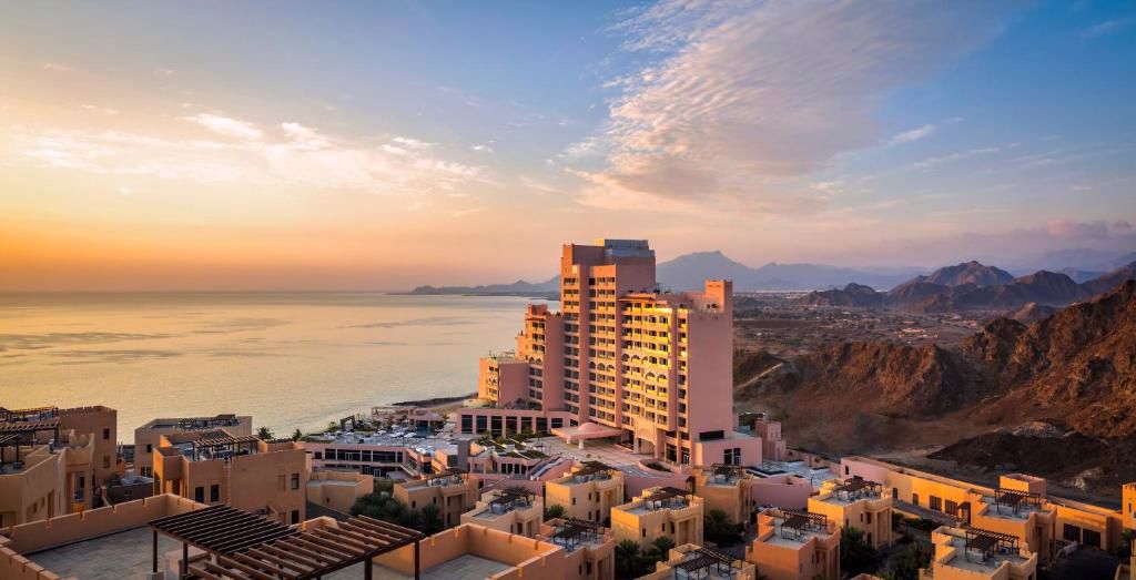 Отдых Отель Fairmont Fujairah Beach Resort 5* - Фасад отеля