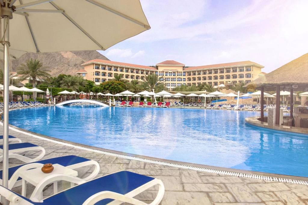 Отдых Отель Fujairah Rotana Resort & Spa 5* - Бассейн