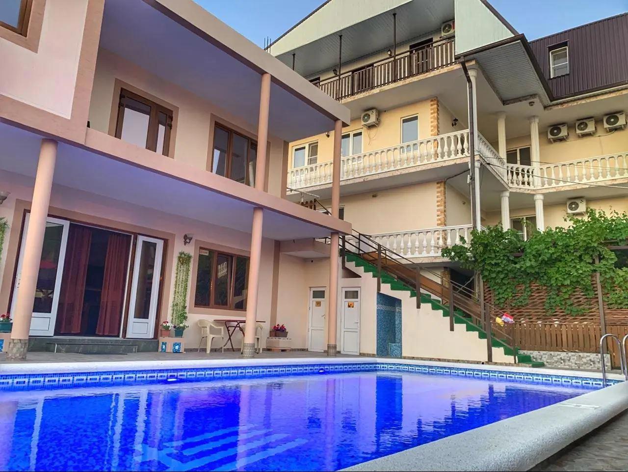 Отдых Гостевой дом Алекса - Фасад, бассейн