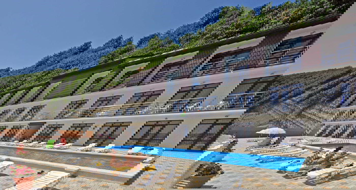 Отдых База отдыха Торнадо - Корпус, бассейн