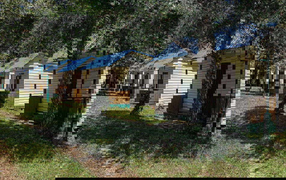 Отдых Отель Ателика Лесная бухта - Территория, гостевые домики