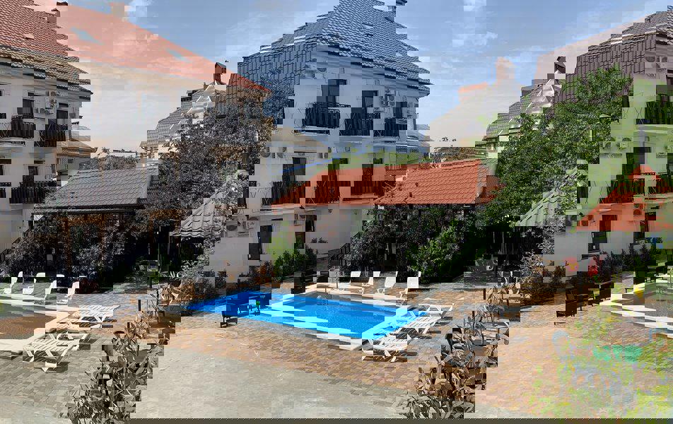 Отдых Гостевой дом Лагуна - Территория, бассейн