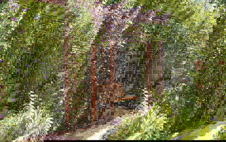 Отдых Гостевой дом Изумрудный - Территория