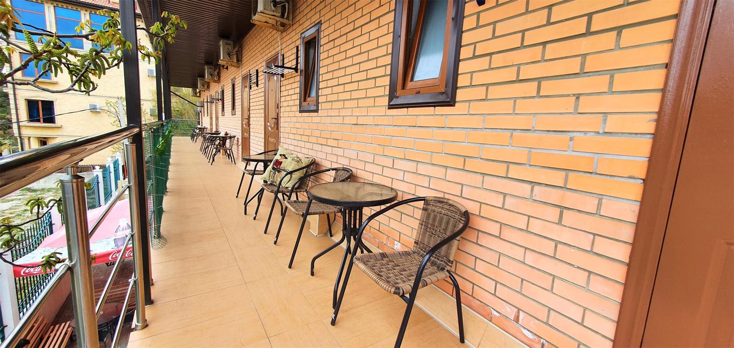 Отдых Гостевой дом Радон - Зона отдыха возле номеров