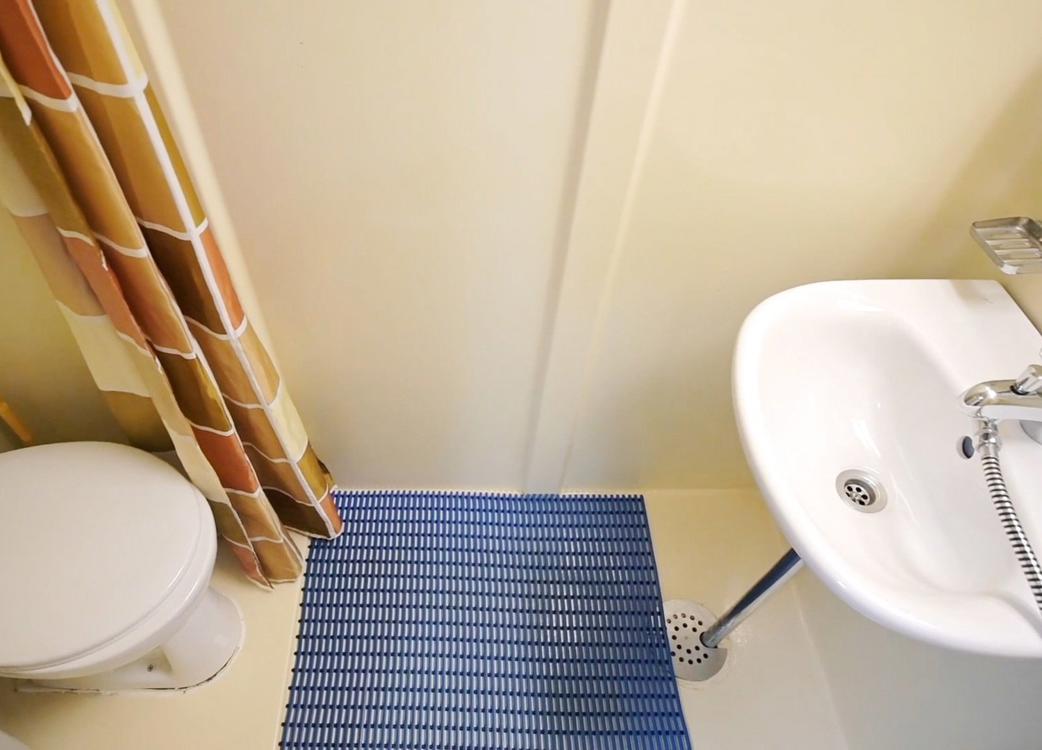 Отдых Круизный корабль Ленин - 4-местная двухъярусная каюта, санузел