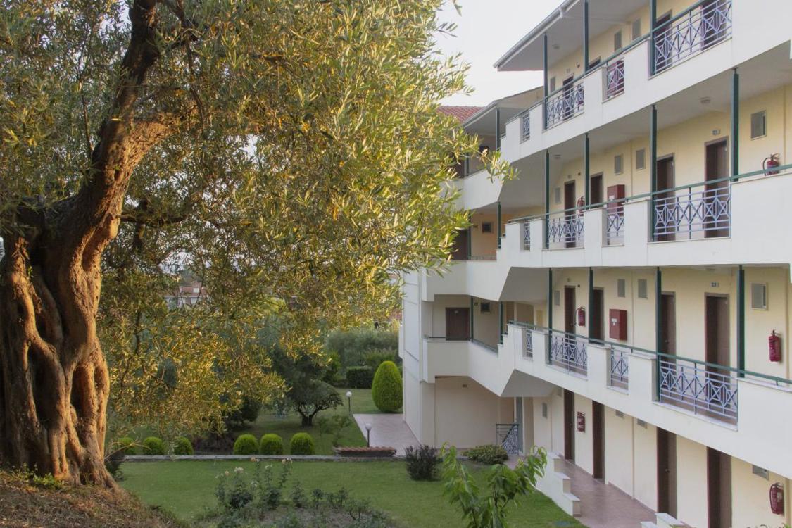 Отдых Отель Julia Hotel - Главное здание - вид сбоку