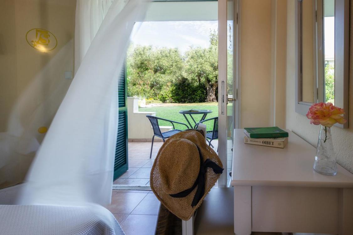 Отдых Отель Julia Hotel - Вид на сад - 1й этаж