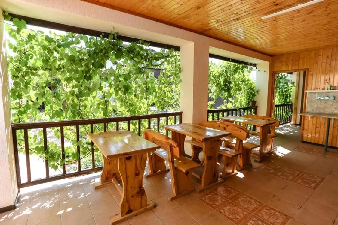 Отдых Гостевой дом На Островского - Внутренний двор