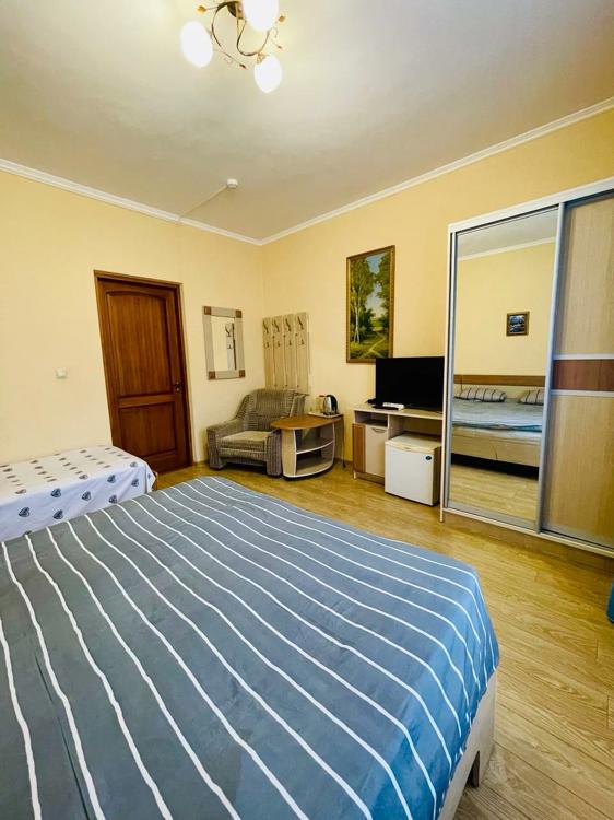 Отдых Гостевой дом Уют - 3-х местный номер