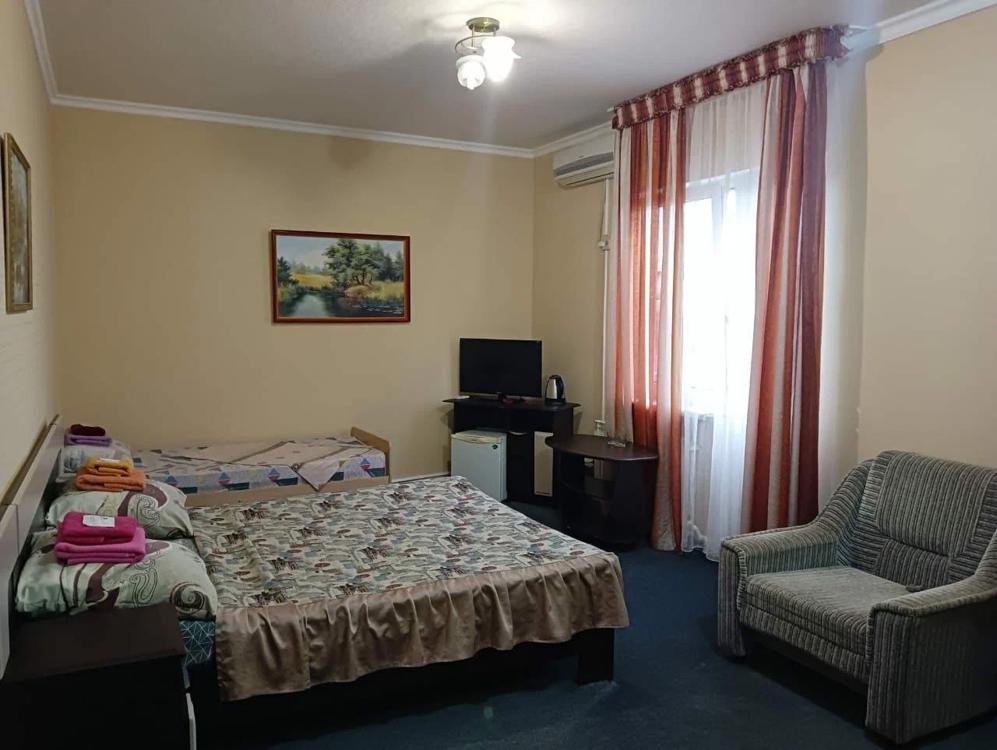 Отдых Гостевой дом Уют - 3-4х-местный номер с удобствами в номере