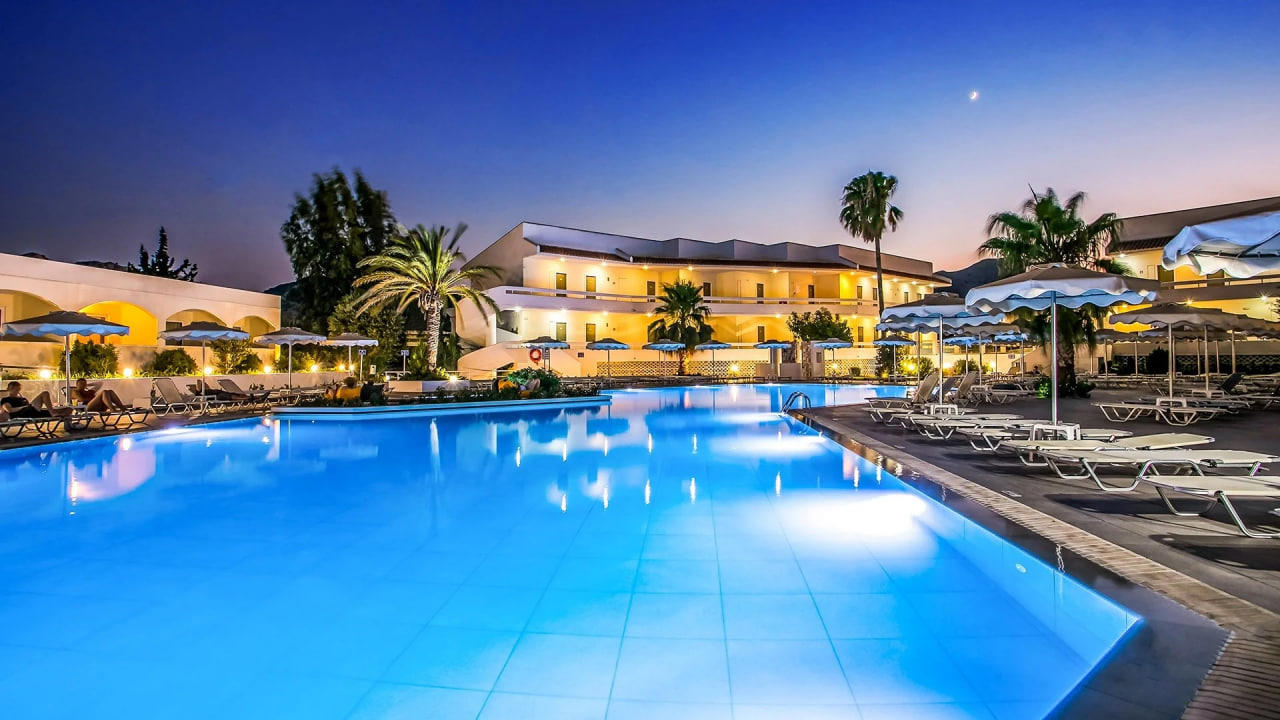 Отдых Отель Niriides - Бассейн