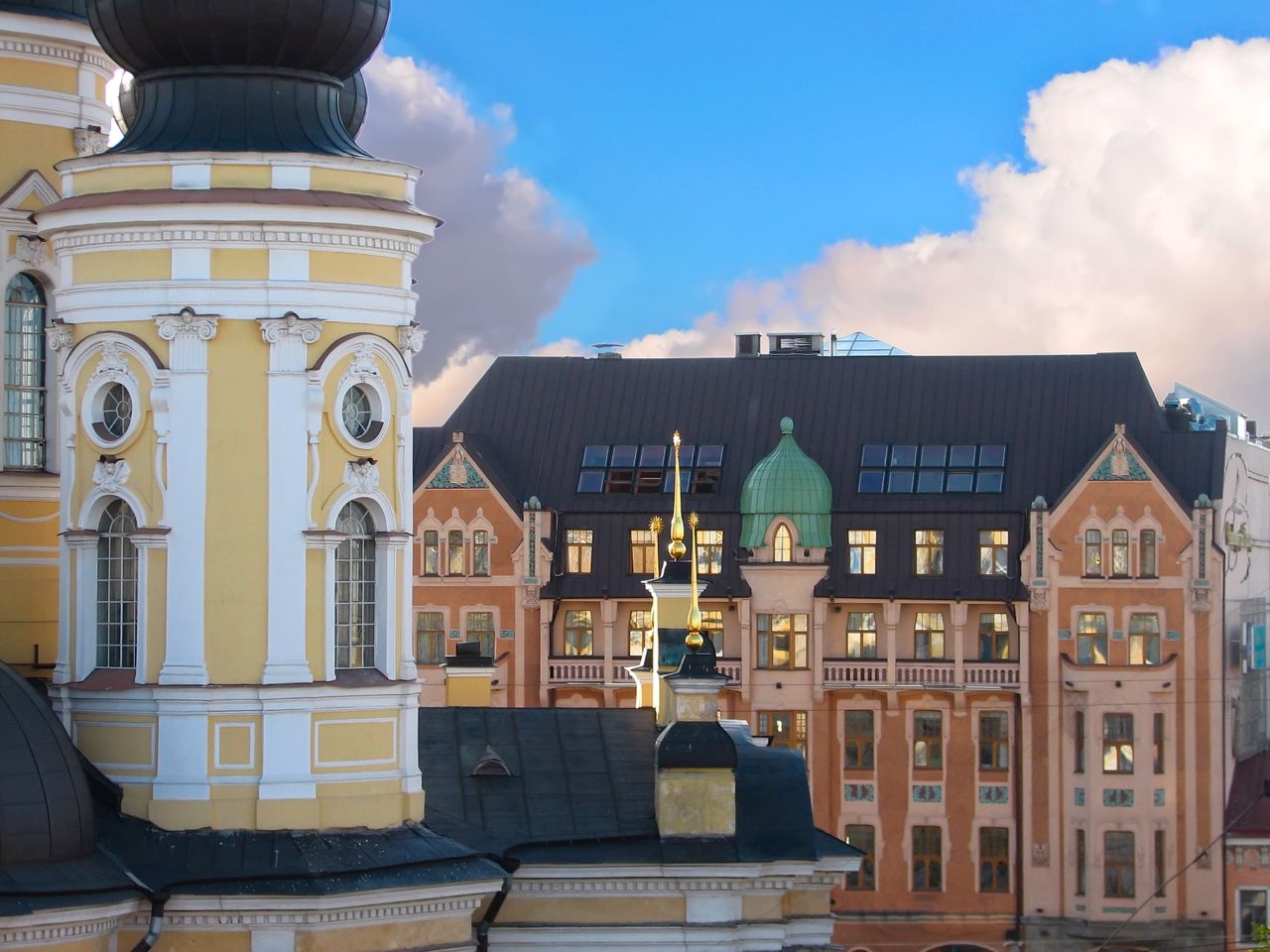 Отдых Отель Достоевский - Вид с Владимирской колокольни на фасад отеля
