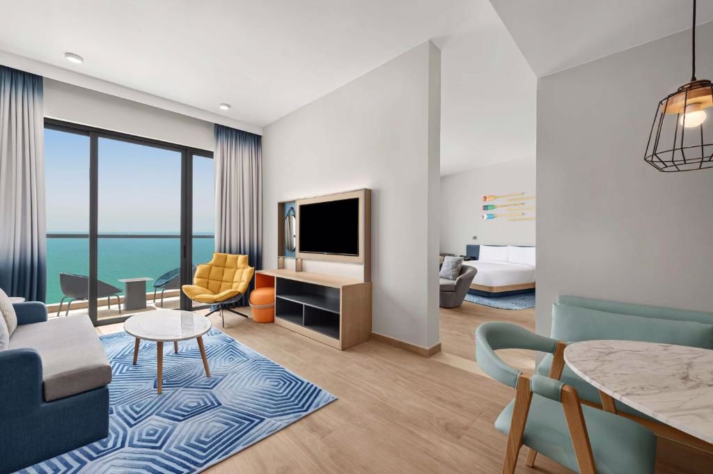 Отдых Отель Hampton by Hilton Marjan Island 4* - Семейный номер Dream с кроватью "king-size"