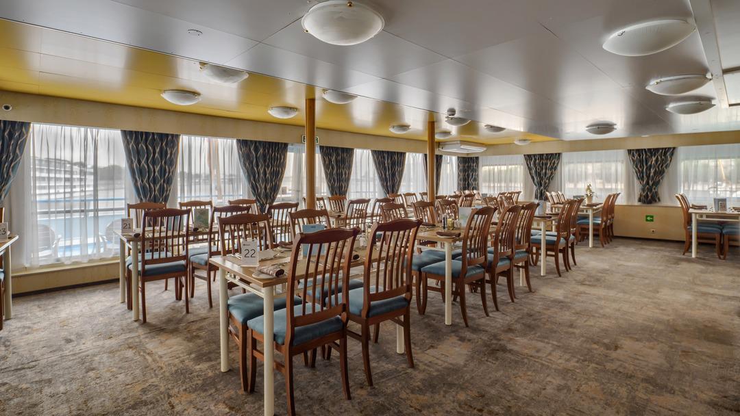 Отдых Круизный корабль Юрий Андропов - Ресторан «Волга»