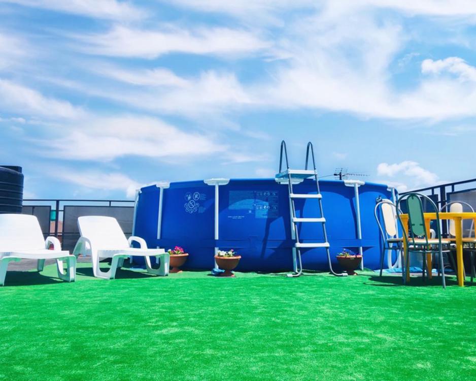 Отдых Гостевой дом Бриз-3 - Зона отдыха и каркасный бассейн на крыше