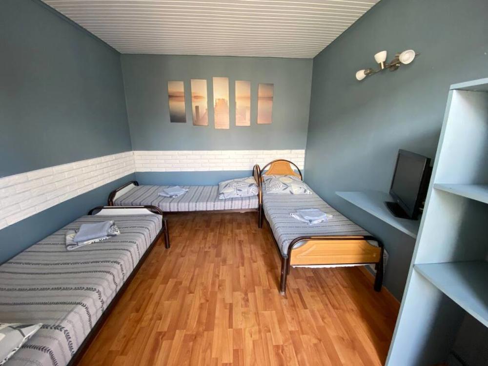 Отдых Гостевой дом Friends - Трёхместный номер Economy