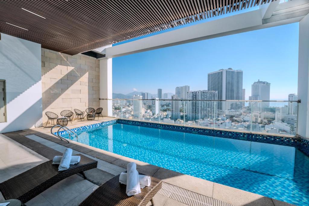 Отдых Отель Astica Hotel Nha Trang 4* - Бассейн