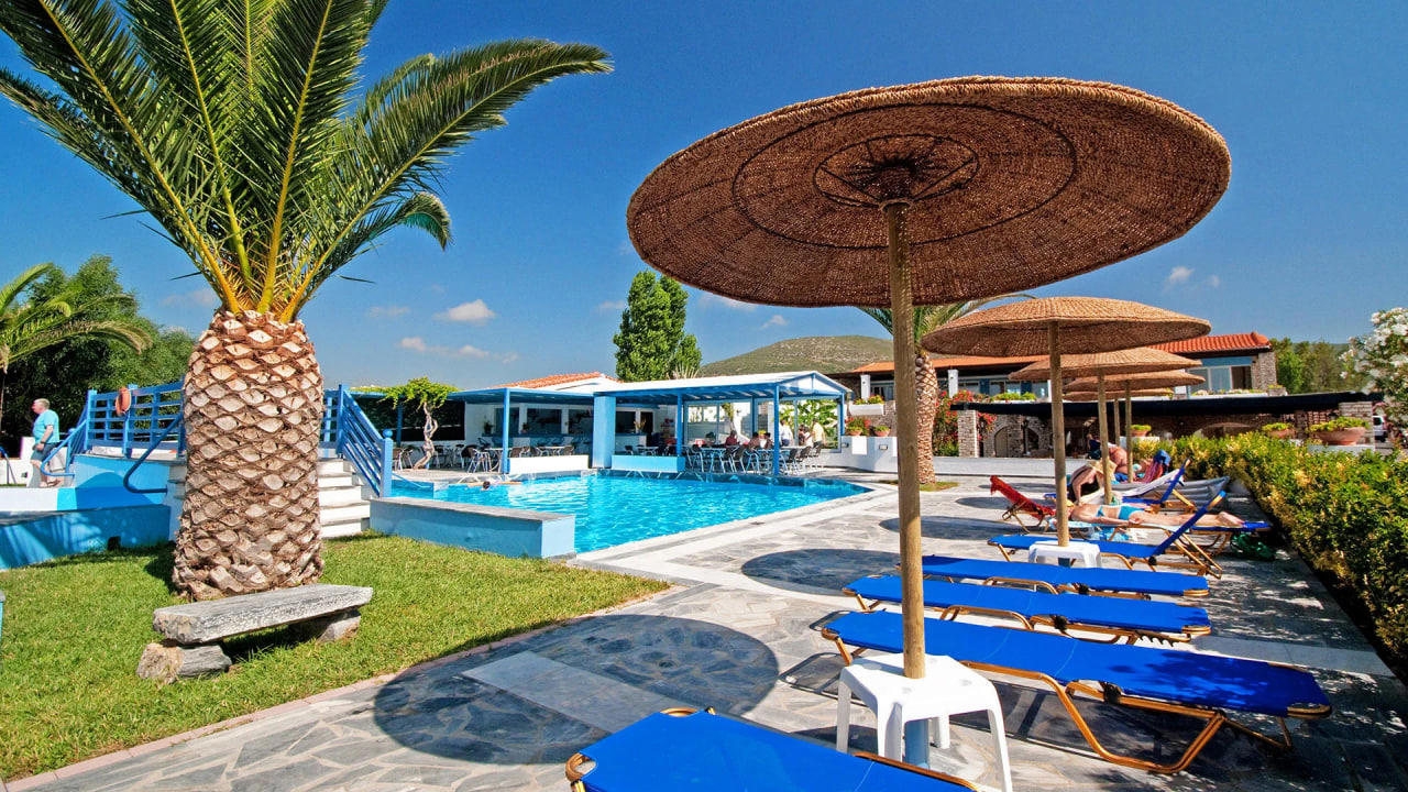 Отдых Отель Zefiros Beach - Зона возле бассейна